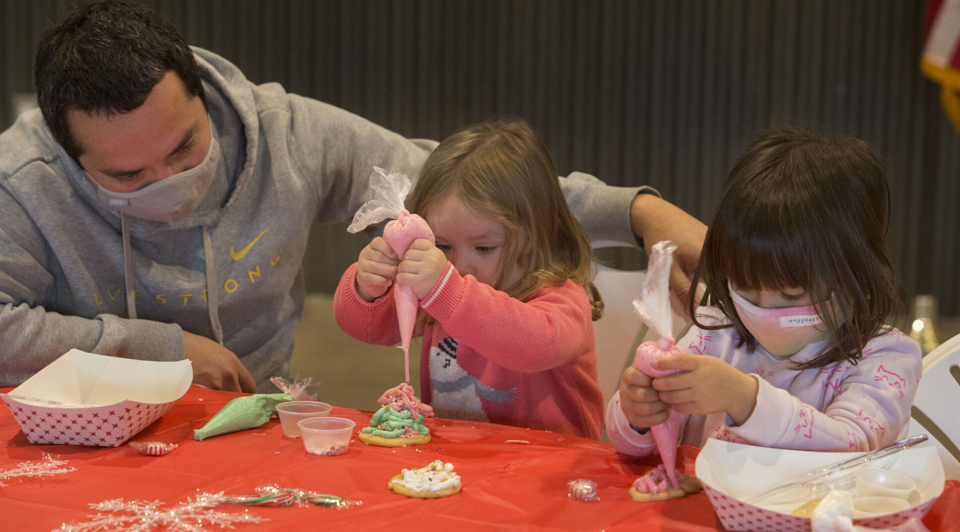 211130-newslocal-christmascookies 01.JPG